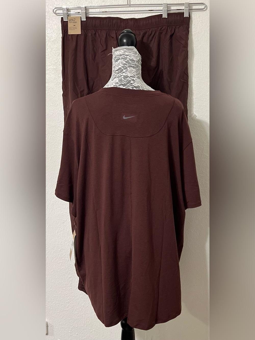 Nike NEW Bundle/Set Crew Tee and Jogger Track Pants Set Burgundy Crush $110 - Picture 2 of 13